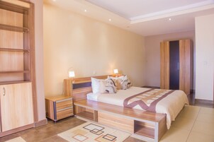 Premium bedding, minibar, individually decorated, individually furnished