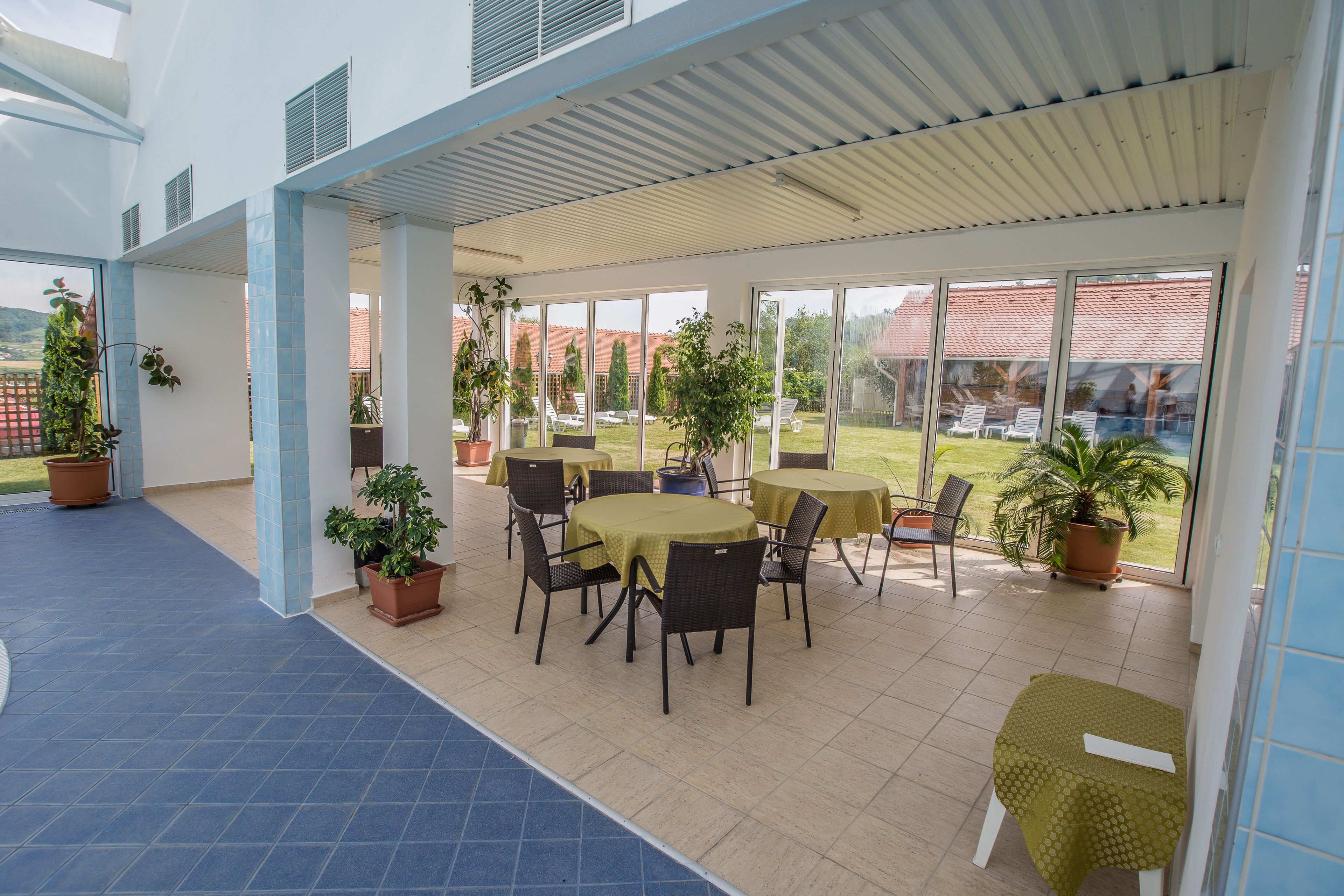 Frokost, lunsj og middag serveres, internasjonale retter 