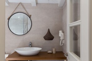 Superior Double Room | Bathroom | Shower, hair dryer, towels - Dubrovnik Sweet House (Dubrovnik)