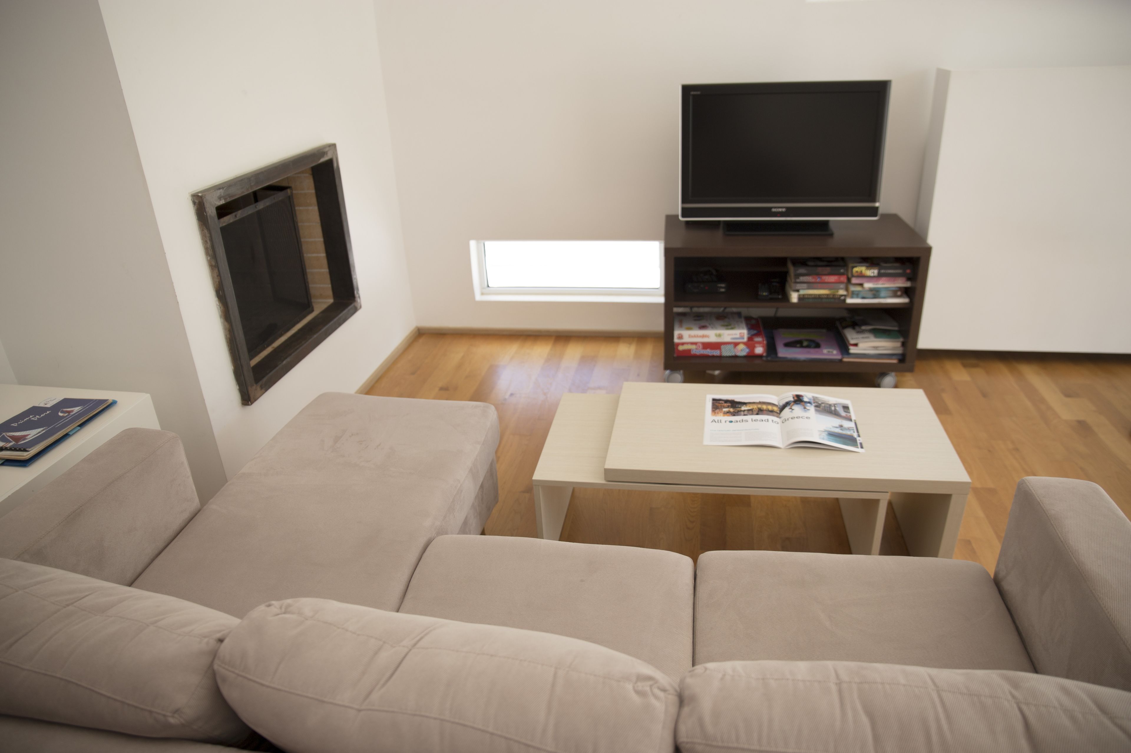 deluxe apartment, garden view | living area | flat-screen tv