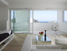 Royal Suite, Sea View | Free minibar, desk, soundproofing, iron/ironing board