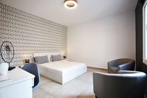 Deluxe Apartment, 1 Bedroom | Soundproofing, iron/ironing board, free WiFi, bed sheets
