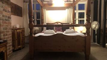 The Rose Room | Blackout curtains, iron/ironing board, free WiFi, bed sheets