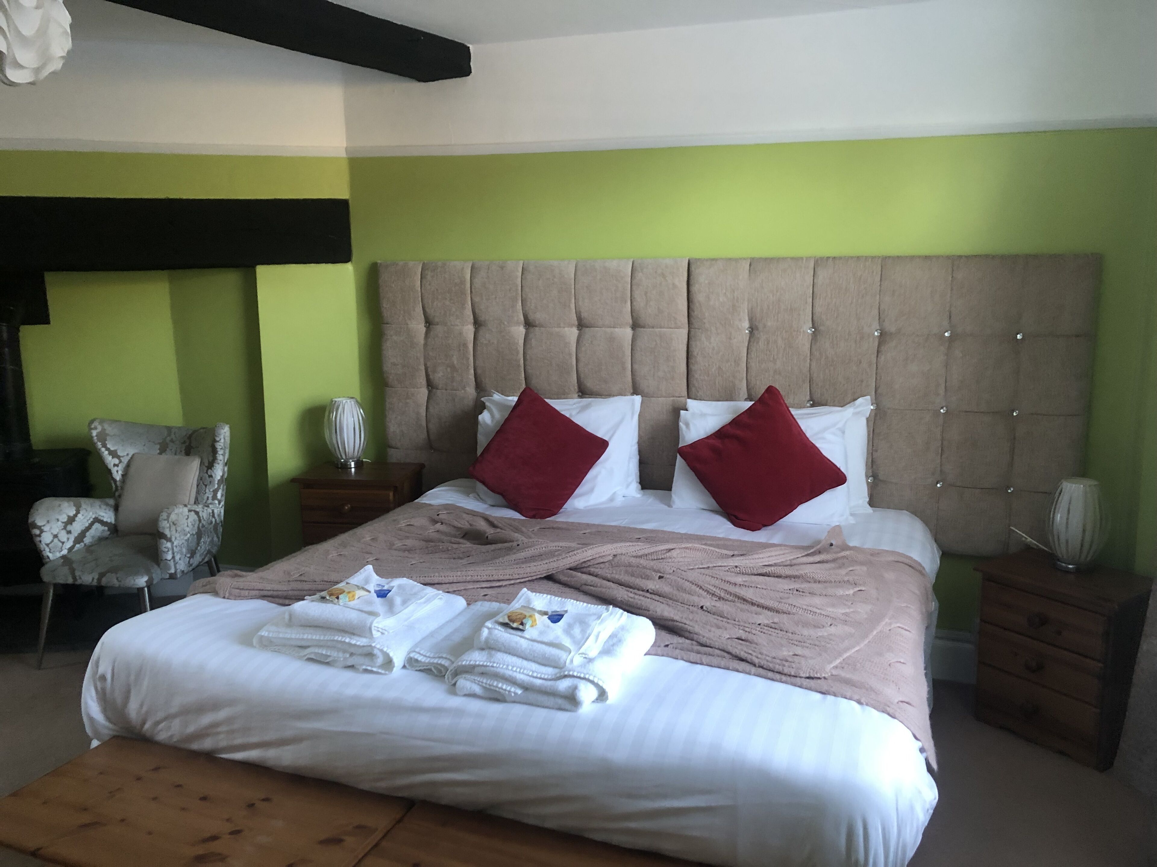 Phòng đôi hoặc 2 giường đơn (The Daffodil Room) | Phòng tắm | Đồ dùng nhà tắm miễn phí, máy sấy tóc, khăn tắm 