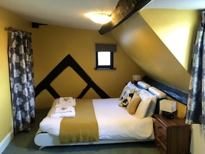 Habitación | Cortinas opacas, tabla de planchar con plancha, wifi gratis