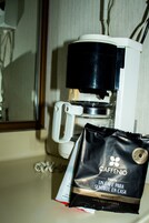 Escritorio, tabla de planchar con plancha y wifi gratis 