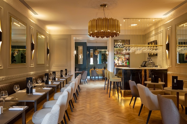 Daily full breakfast (EUR 17 per person)