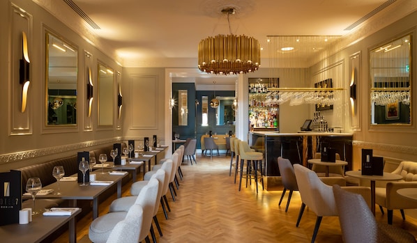 Desayuno completo (EUR 17 por persona)