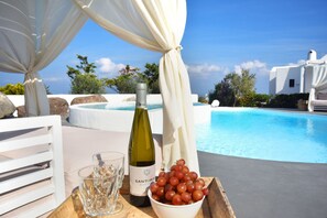 Vila com design assinado, 3 quartos, piscina particular | Terraço/pátio
