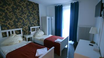 Premium bedding, minibar, desk, iron/ironing board