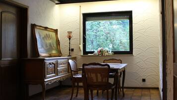 Apartment, 2 Bedrooms (120 sqm) | In-room dining