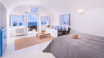 Mantzourana Cliff House with Caldera View | Vistas desde la habitación