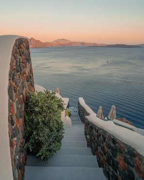 Property grounds - Pezoules of Oia (Santorini)