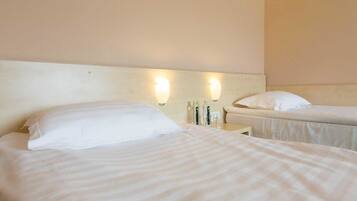 Standard Double or Twin Room, 2 Twin Beds | Desk, blackout drapes, soundproofing, iron/ironing board