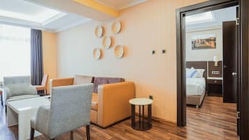 Suite Junior, 1 trĂšs grand lit, non-fumeur