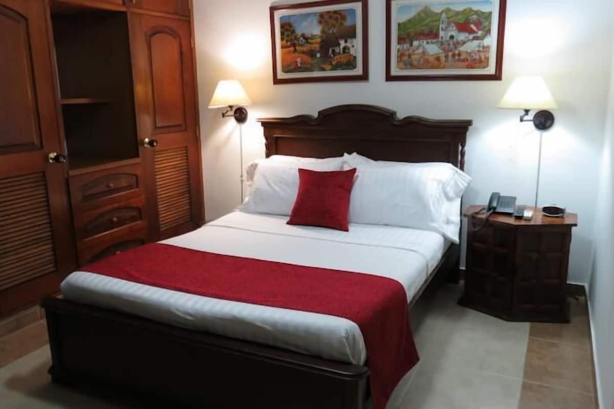 1 bedroom, in-room safe, iron/ironing board, free WiFi