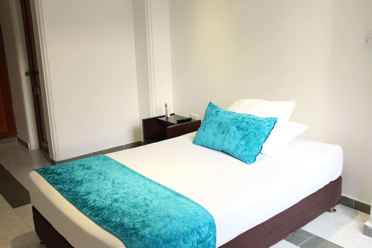 1 bedroom, in-room safe, iron/ironing board, free WiFi