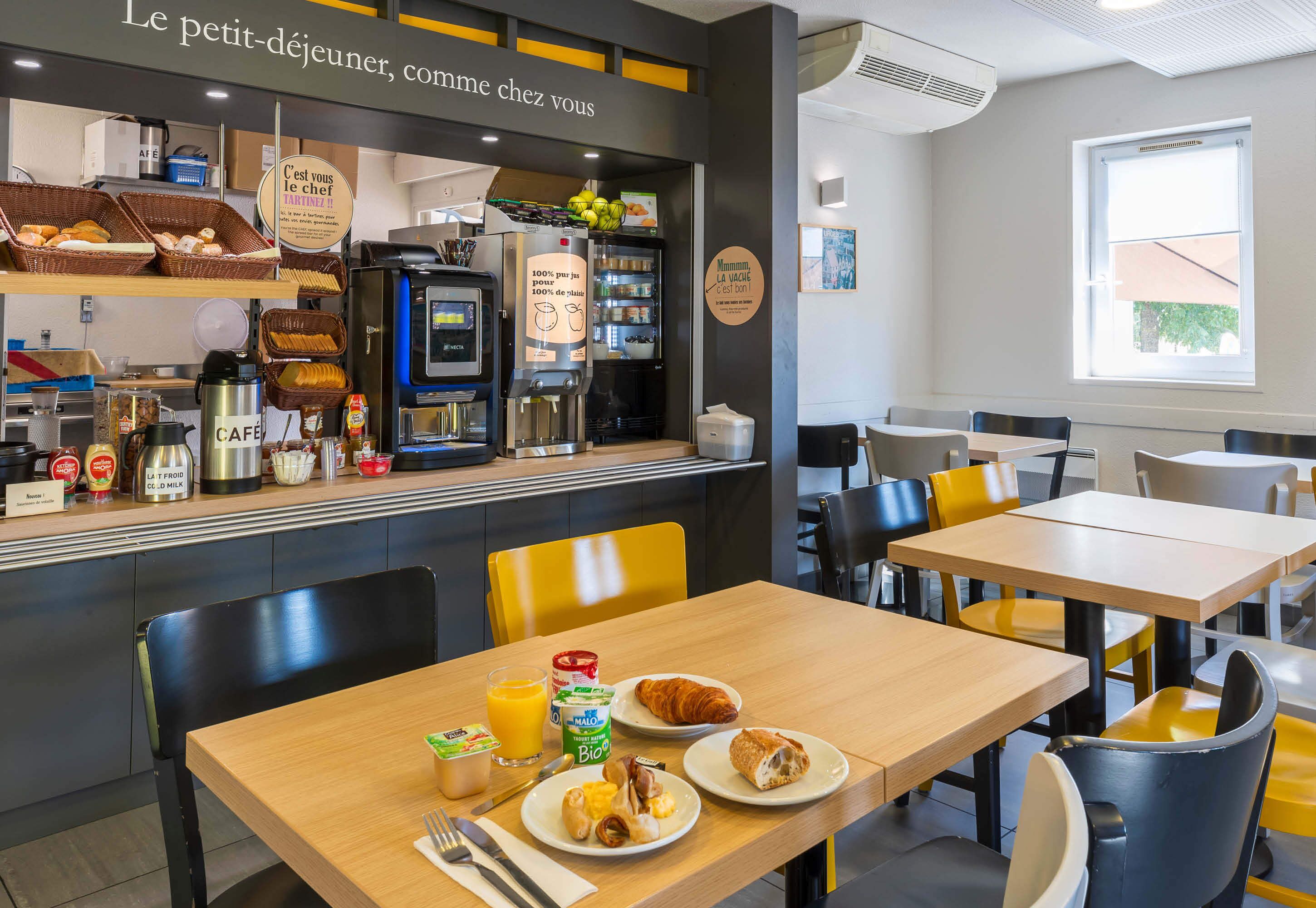 daily buffet breakfast for a fee