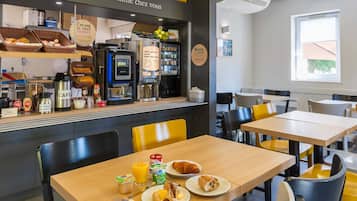 Petit déjeuner buffet servi tous les jours en supplément