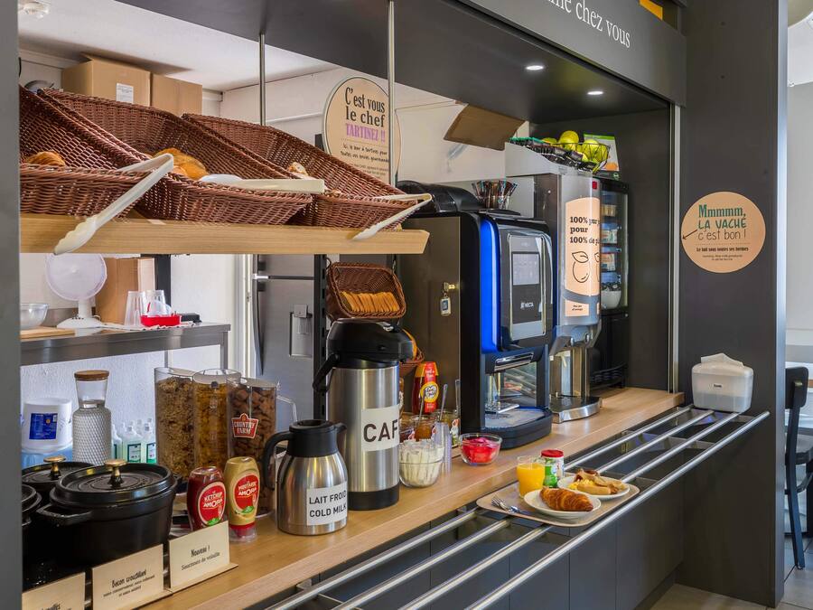 Daily buffet breakfast for a fee