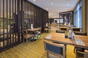 Restaurant - Premier Inn Bristol City Centre - Finzels Reach (Bristol)