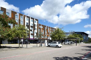 Exterior - Premier Inn Milton Keynes Central - Theatre District (Milton Keynes)