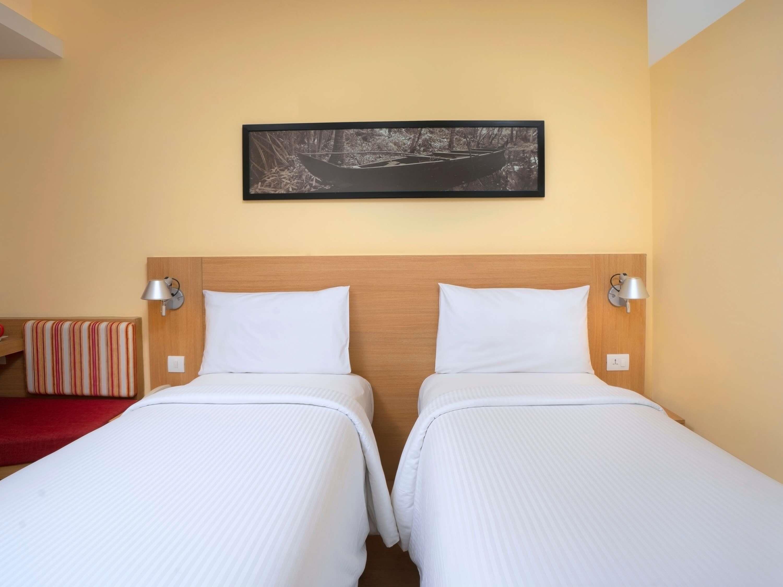 Chambre Deluxe, 2 lits une place, vue montagne | Literie de qualité supérieure, coffres-forts dans les chambres, bureau