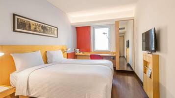 Premium bedding, in-room safe, desk, laptop workspace