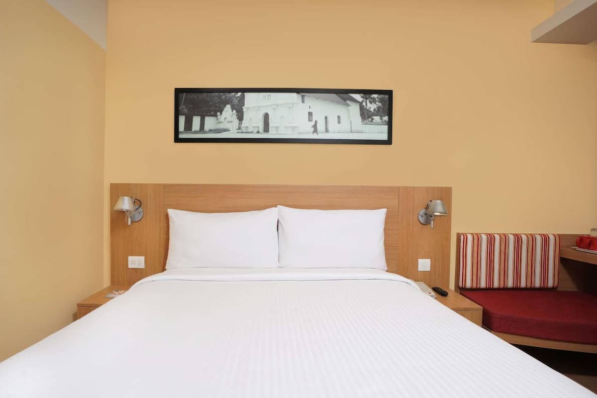 Deluxe Room, 1 Queen Bed, Mountain View