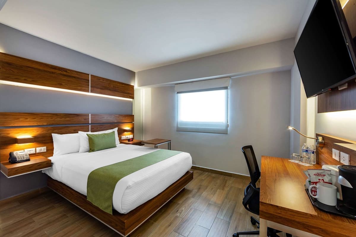 Premium bedding, in-room safe, desk, soundproofing