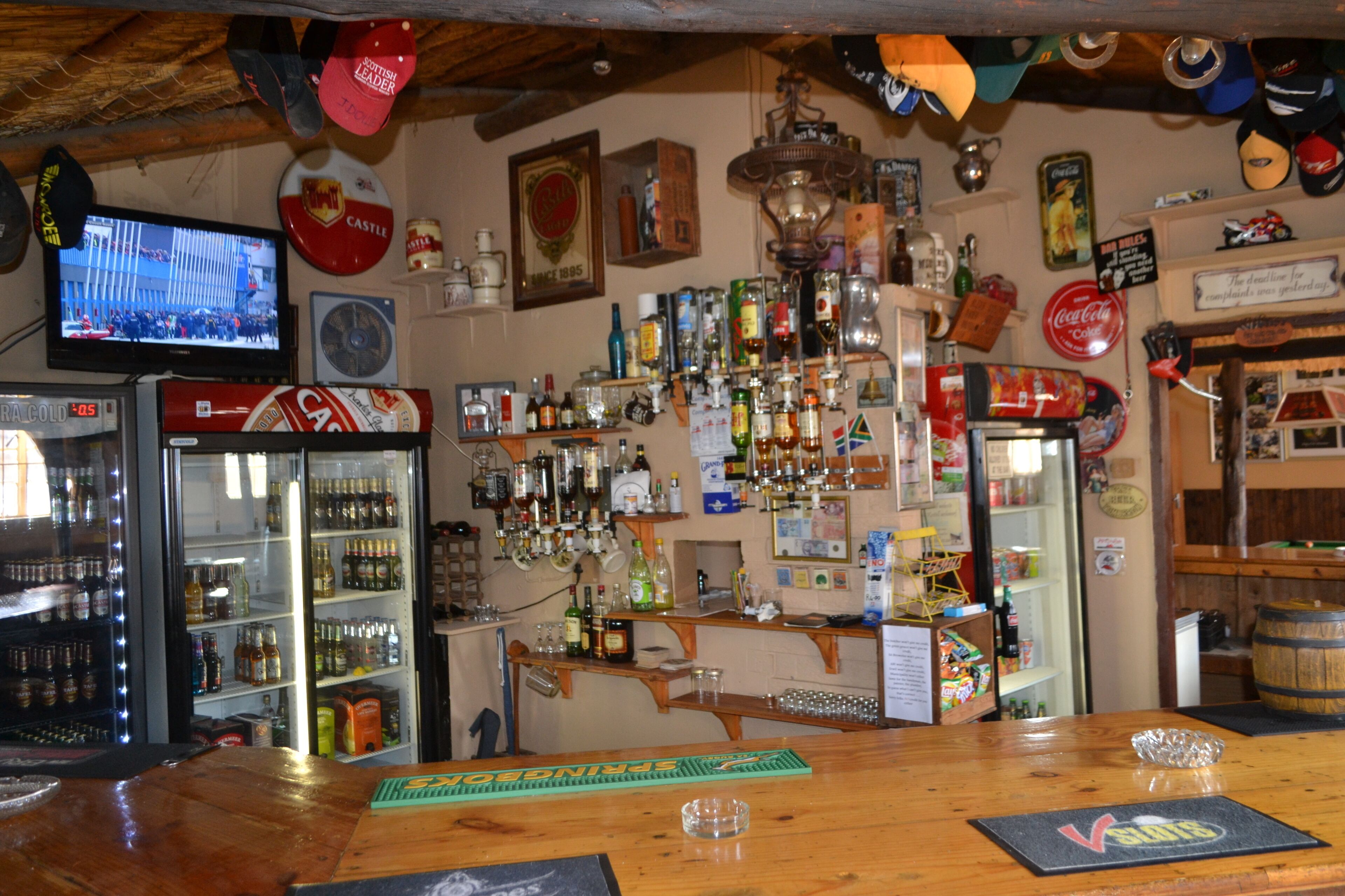 Bar (trong khuôn viên)