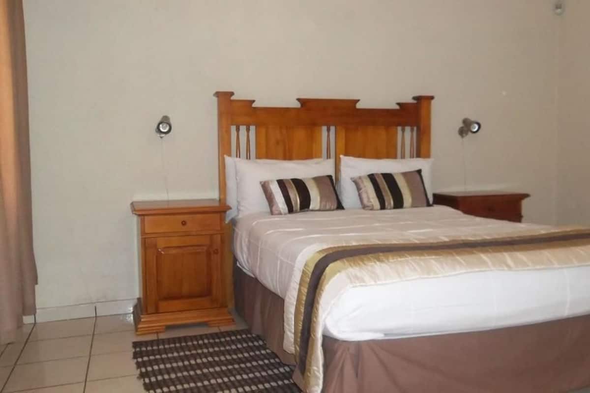 Quarto casal | Escrivaninha, camas extras/dobráveis (sobretaxa), Wi-Fi de cortesia