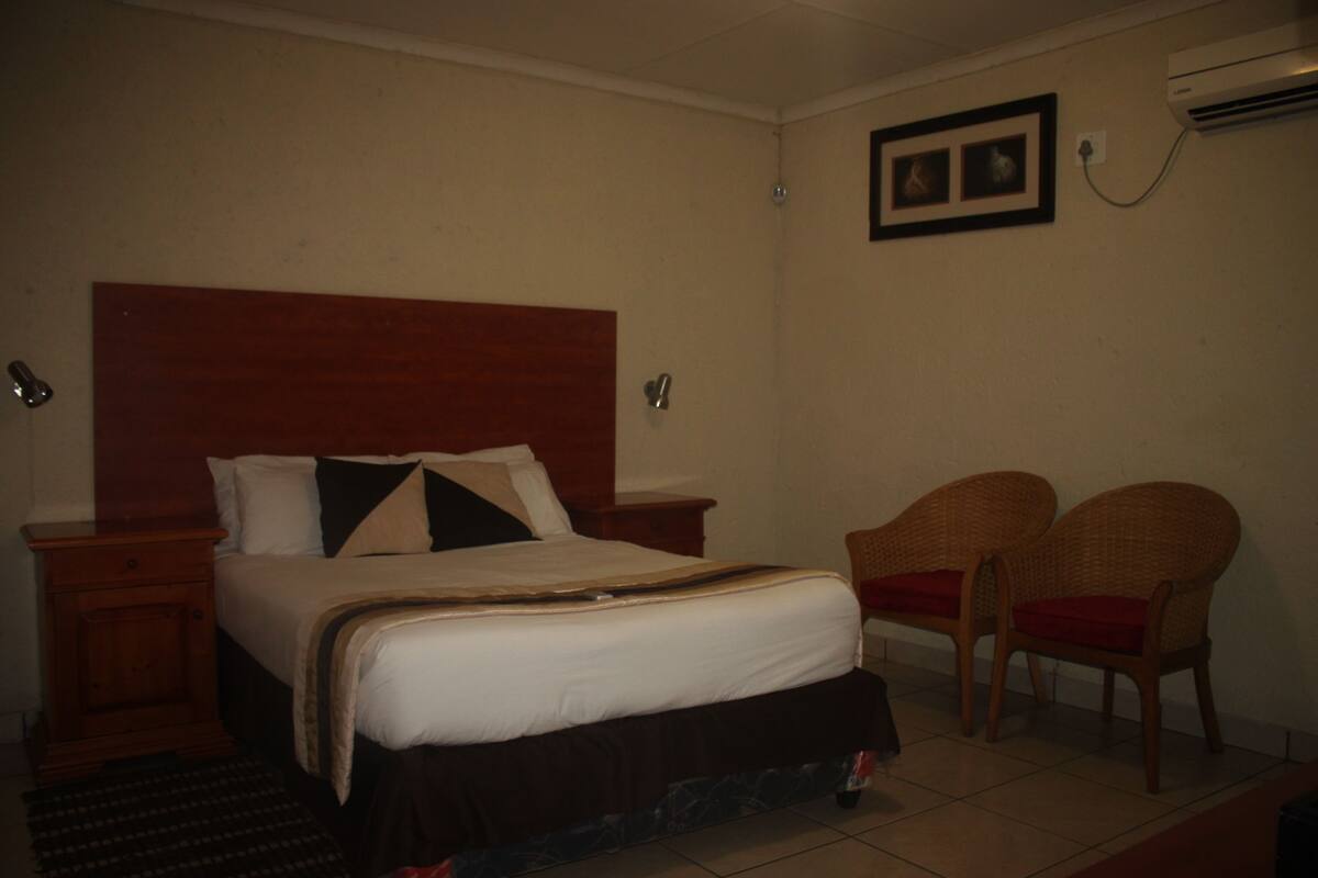 Quarto casal ou duplo standard | Escrivaninha, camas extras/dobráveis (sobretaxa), Wi-Fi de cortesia