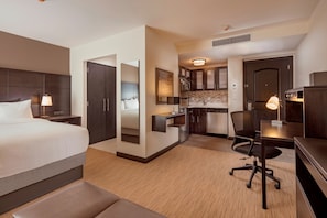 Desk, iron/ironing board, free WiFi - Staybridge Suites Silao by IHG (Silao)