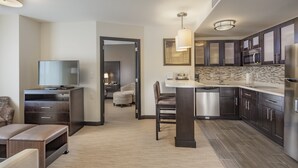A modern kitchen with dark cabinetry, stainless steel appliances, and a central island. - Staybridge Suites Silao by IHG (Silao)