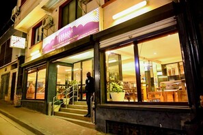 Front of property - Anjary Hôtel (Antananarivo)