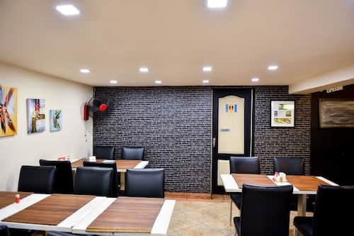 2 Restaurants; Frühstück, Mittagessen und Abendessen werden serviert
