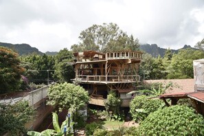 Vista frontal de la propiedad