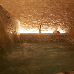 Bañera de hidromasaje interior