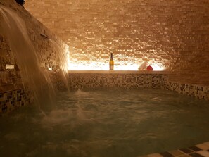 Indoor spa tub - GFH-Hotel Sole Resort (Fano)