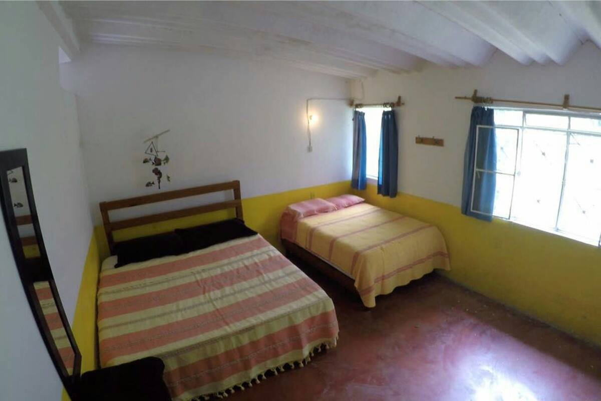 Habitacion AMARILLA | Extrasängar
