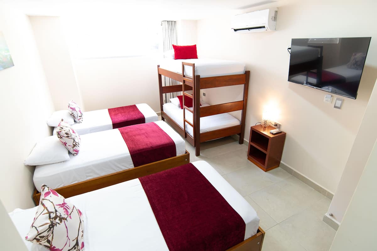 Egyptian cotton sheets, premium bedding, pillowtop beds, desk