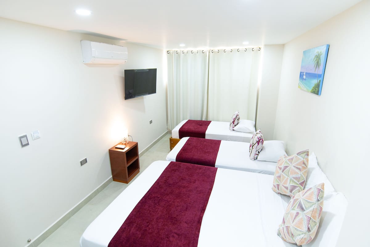 Egyptian cotton sheets, premium bedding, pillowtop beds, desk