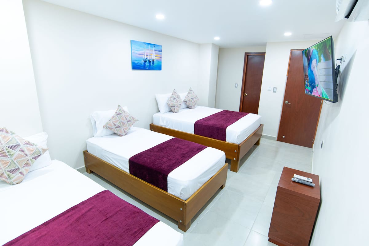 Egyptian cotton sheets, premium bedding, pillowtop beds, desk