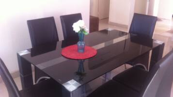 Daily cooked-to-order breakfast (USD 15 per person)