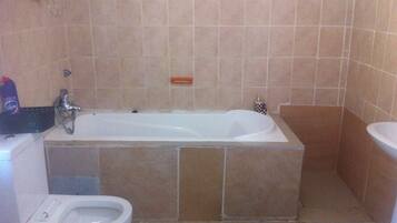Deep-soaking bathtub, free toiletries, towels