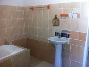 Bathroom sink - Sethare Guest House (Gaborone)