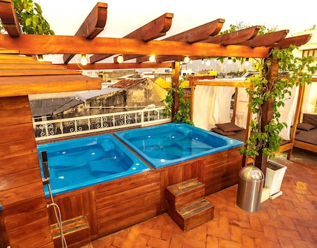 Bañera de hidromasaje exterior