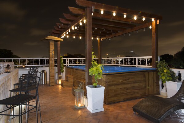 Bain à remous extérieur