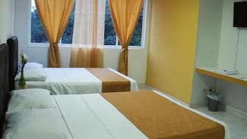 Kamar Quadruple Superior | Meja kerja, setrika/meja setrika, dan tempat tidur lipat/tambahan